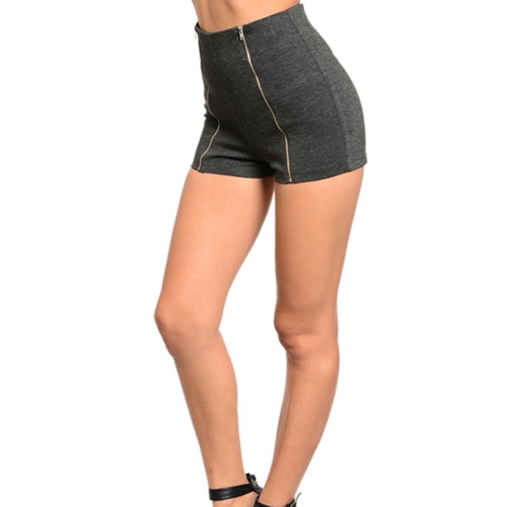 BNWT Isabelle LaRue High-Waisted Charcoal Zippered Shorts